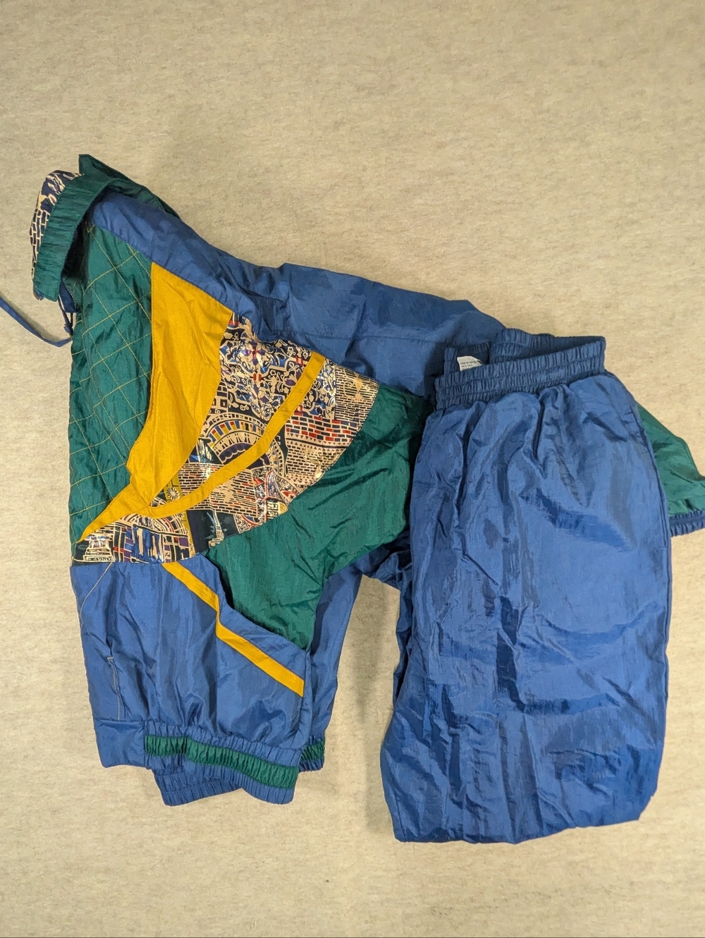 Vintage Windbreaker Set! XL River Edge Gold, Blue, Green, Patterned Pants Jacket